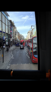 イギリスのロンドンにある街の両替所でのトラブル