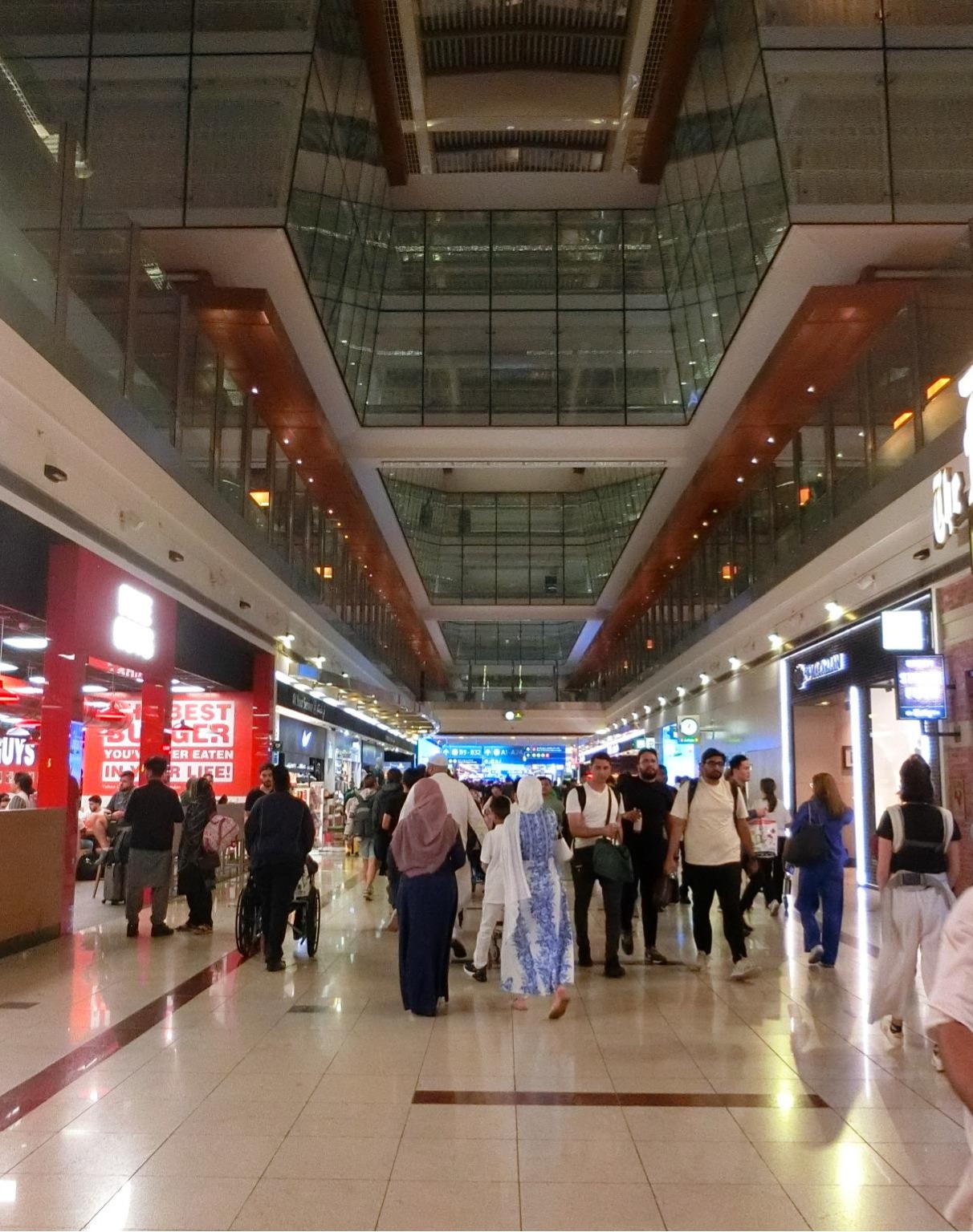 ドバイ国際空港の両替所で外貨両替しようとした際のトラブル - 外貨両替のインターバンク